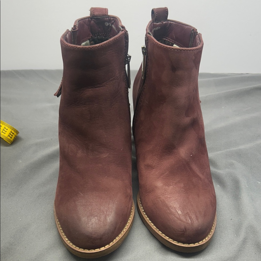 Blondo Deep red/Brown Waterproof ankle boots. Natural rubber.‎ Size 7.5M